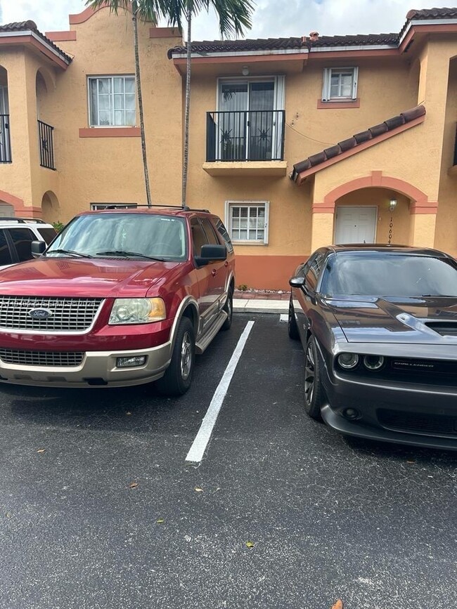 10604 NW 87th Ct in Hialeah, FL - Building Photo - Building Photo