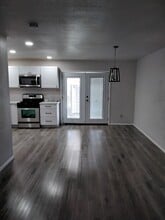 3253 W Country Gables Dr in Phoenix, AZ - Foto de edificio - Building Photo