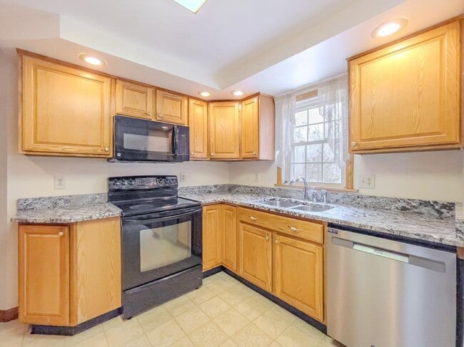 91 Lynch Rd in Lebanon, CT - Building Photo - Building Photo