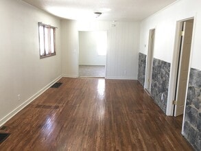 2119 5th Ave NE in Austin, MN - Building Photo - Building Photo
