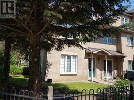 8 Cox Blvd in Markham, ON - Building Photo