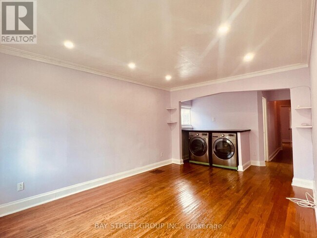 1347 Victoria Park Ave in Toronto, ON - Building Photo - Building Photo