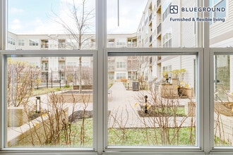 333 Great River Rd in Somerville, MA - Foto de edificio - Building Photo