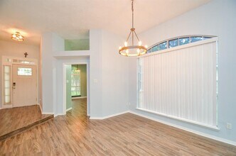 4931 Maple Brook Ln in Houston, TX - Building Photo - Building Photo