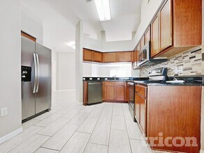 4671 Sheringham Ct in Spring Hill, FL - Foto de edificio - Building Photo