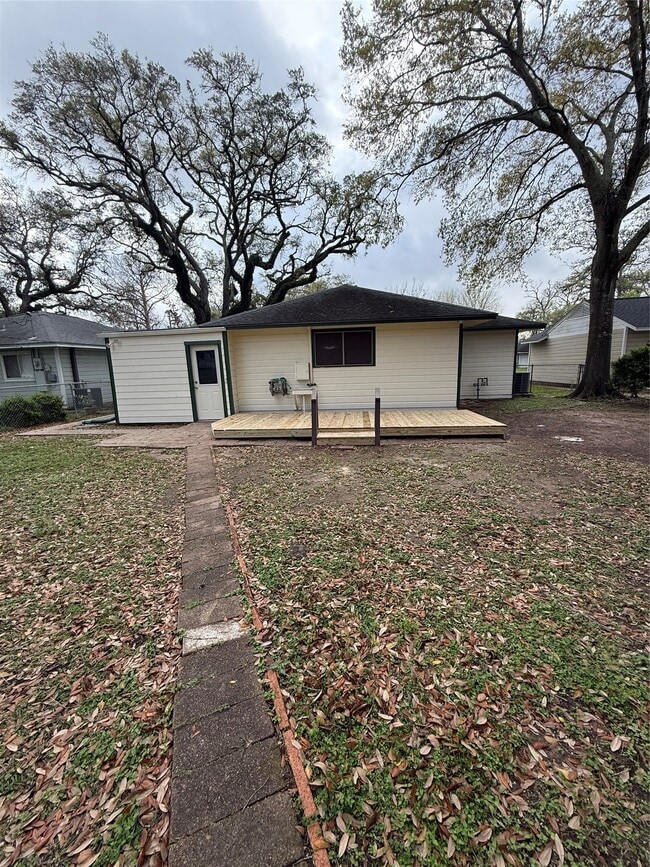 506 Gardenia St in Lake Jackson, TX - Building Photo - Building Photo