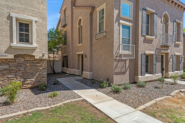 5626 S 21st Pl in Phoenix, AZ - Building Photo - Building Photo