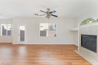 9328 Daffodil Sun Ave in Las Vegas, NV - Building Photo - Building Photo