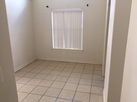 1813 Bahamas Dr, Unit 4