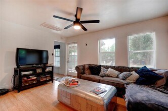 506 W St Johns Ave in Austin, TX - Building Photo - Building Photo