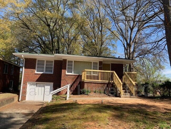property at 1421 Adele Ave SW