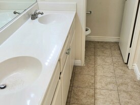 13711 Dellwood St in Victorville, CA - Building Photo