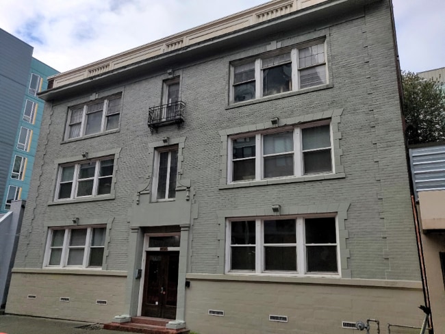 4737 Brooklyn Ave NE in Seattle, WA - Building Photo - Building Photo