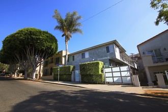 866 Hilldale Ave in West Hollywood, CA - Building Photo - Primary Photo