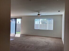 1397 Hoover Way in Hanford, CA - Building Photo - Building Photo