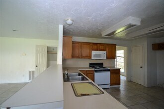 12410 Meadow Briar Dr in Stafford, TX - Building Photo - Building Photo