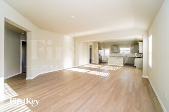 13010 Thyme Wy in Saint Hedwig, TX - Foto de edificio - Building Photo