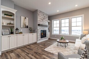 805 28th St NW in Minot, ND - Building Photo