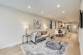 1644 N Troy St in Chicago, IL - Building Photo - Building Photo