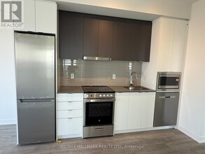 50-2350 Upper Mall Wy in Vaughan, ON - Building Photo - Building Photo