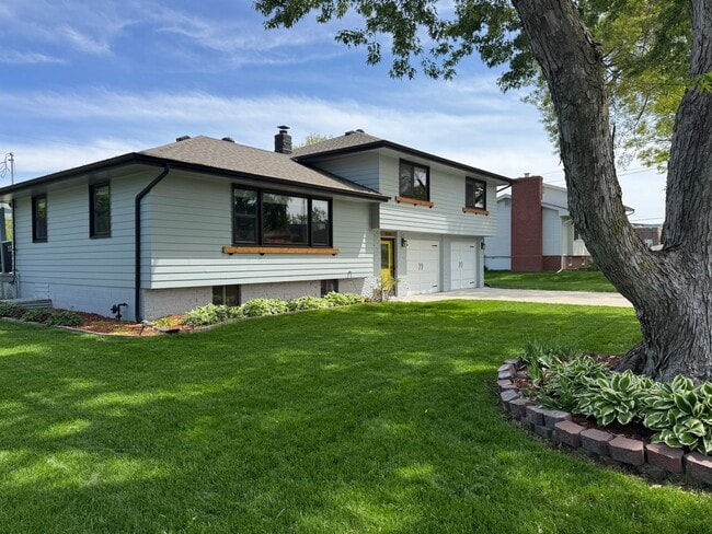 property at 3333 S 119th St