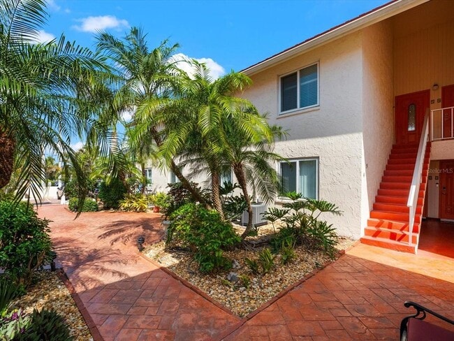 6708 Sarasea Cir in Sarasota, FL - Building Photo - Building Photo