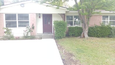 10852 Cassandra Way in Dallas, TX - Building Photo - Building Photo