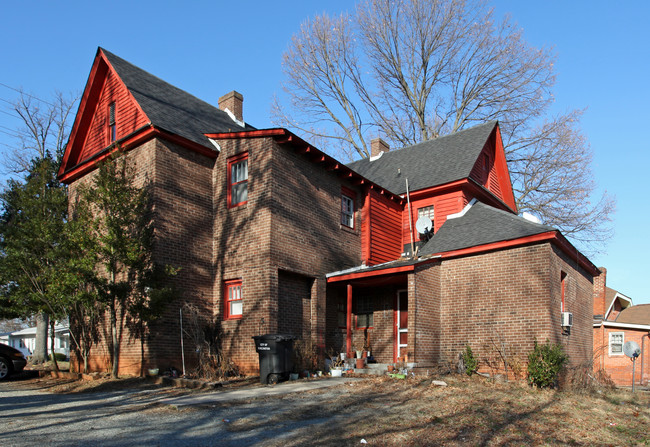 423 N Main St in Burlington, NC - Building Photo - Building Photo