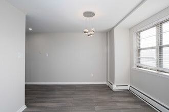 Borbeck Court in Philadelphia, PA - Building Photo - Interior Photo