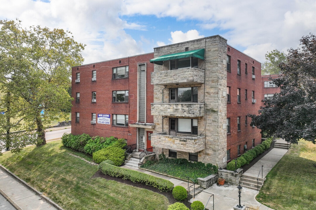 Royal Garden Apartments in Pittsburgh, PA - Foto de edificio