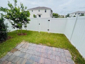172 SW 171st Ln in Pembroke Pines, FL - Foto de edificio - Building Photo