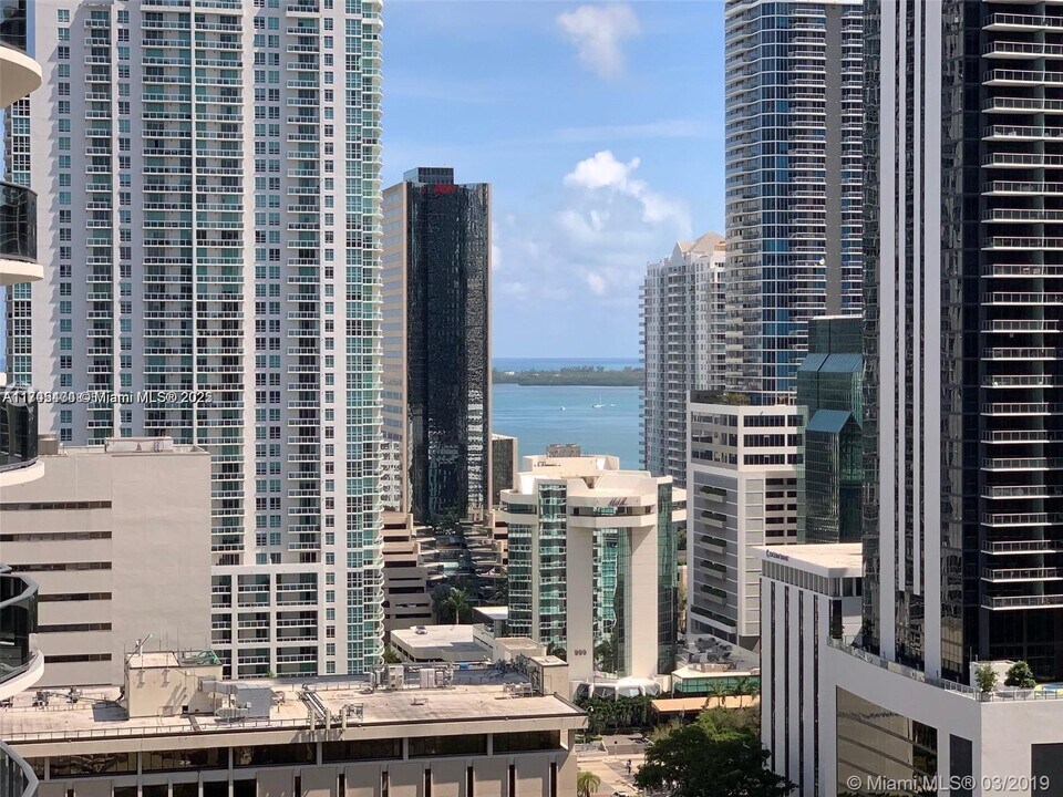 55 SW 9th St, Unit # 2003 in Miami, FL - Foto de edificio