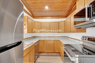 115 W Clarendon St in Gladstone, OR - Building Photo - Building Photo