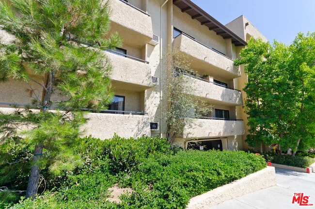 property at 10982 Roebling Ave