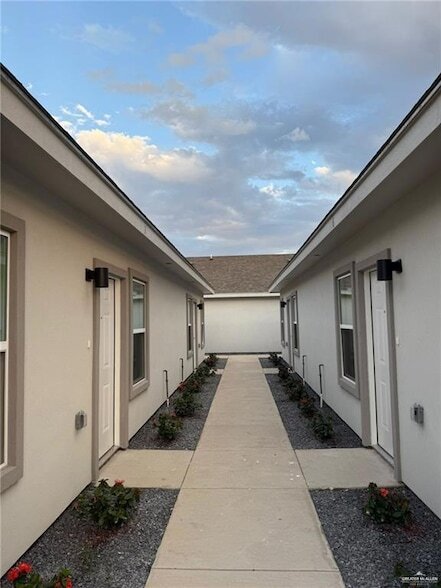 804 Dove Ave, Unit 5 in Edinburg, TX - Building Photo - Building Photo