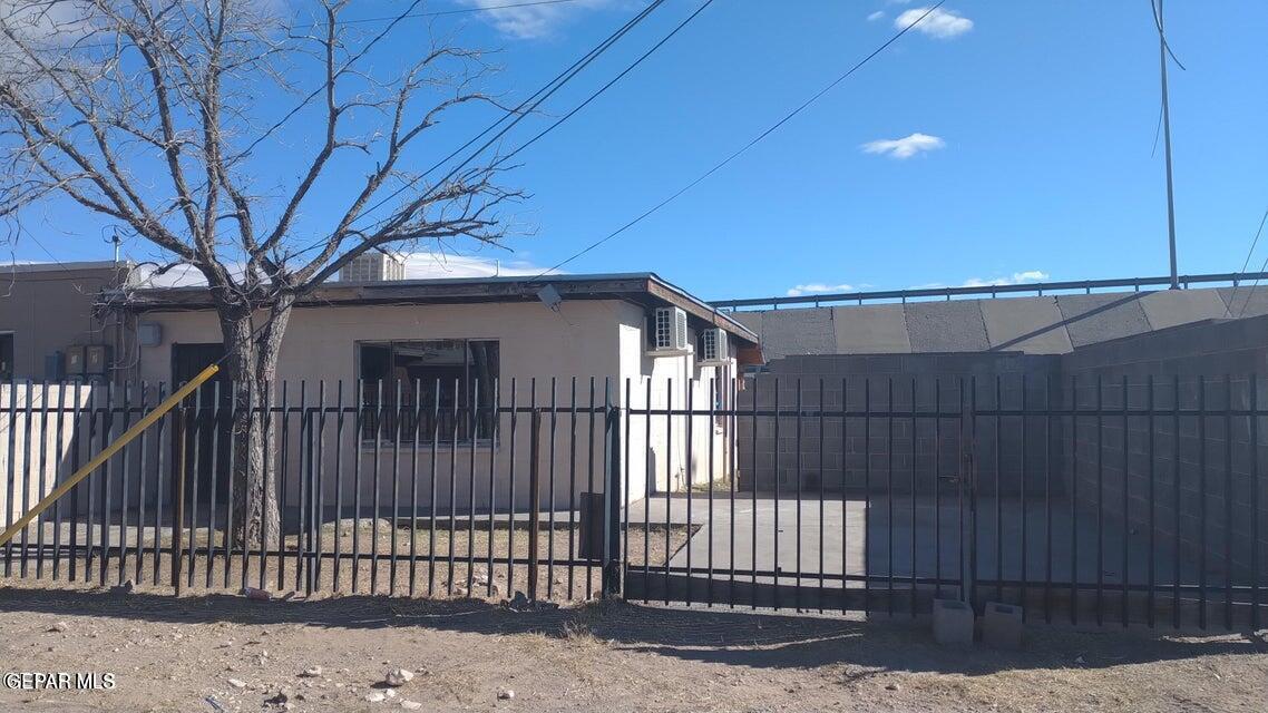 4100 Morehead Ave in El Paso, TX - Building Photo