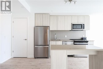770 Whitlock Ave in Milton, ON - Building Photo - Building Photo