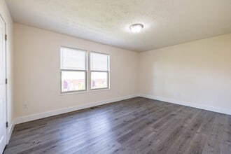 Little Creek Townhomes in Amelia, OH - Building Photo - Interior Photo
