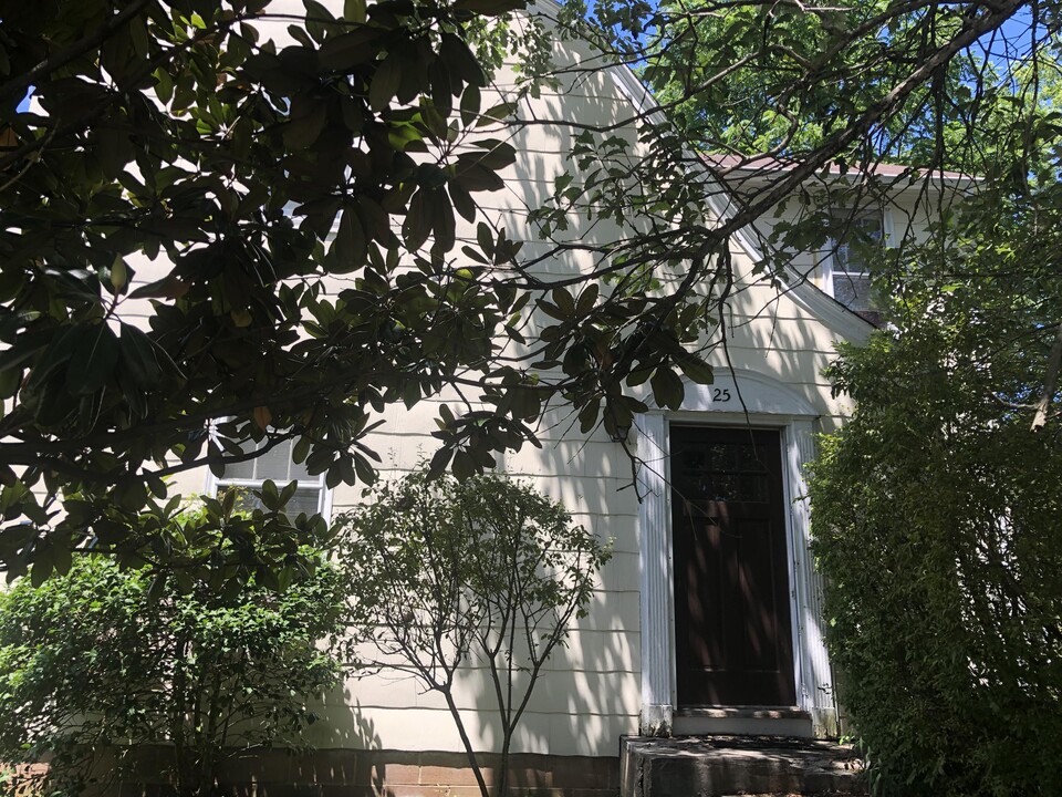 25 Hudson Ave in Athens, OH - Building Photo