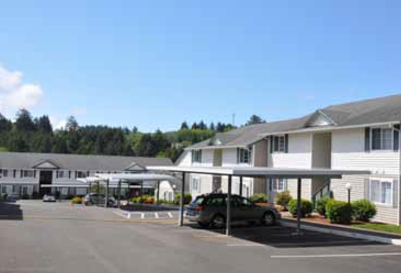 Pinehurst Apartments in Lincoln City, OR - Building Photo