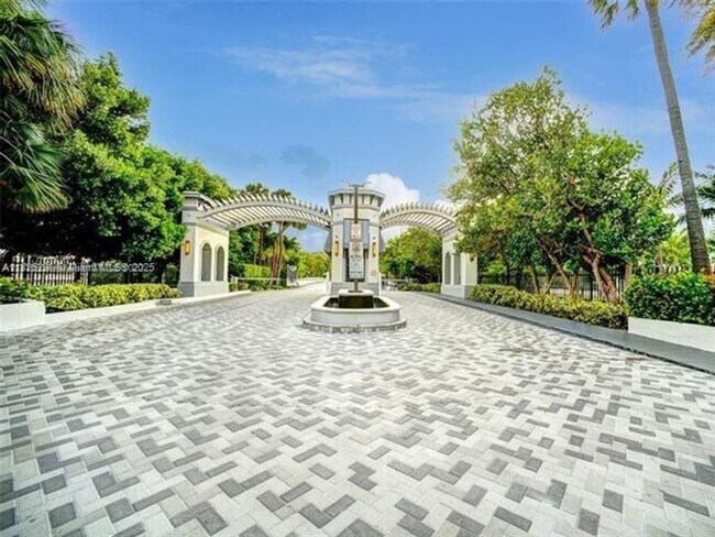 440 Poinciana Island Dr in Sunny Isles Beach, FL - Building Photo - Building Photo