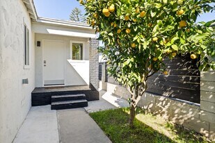 715 Sunset Ave in Los Angeles, CA - Building Photo