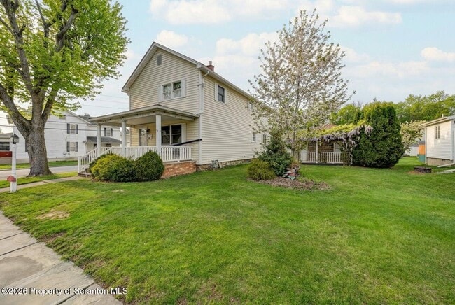 454 Hickory St in Blakely, PA - Building Photo - Building Photo