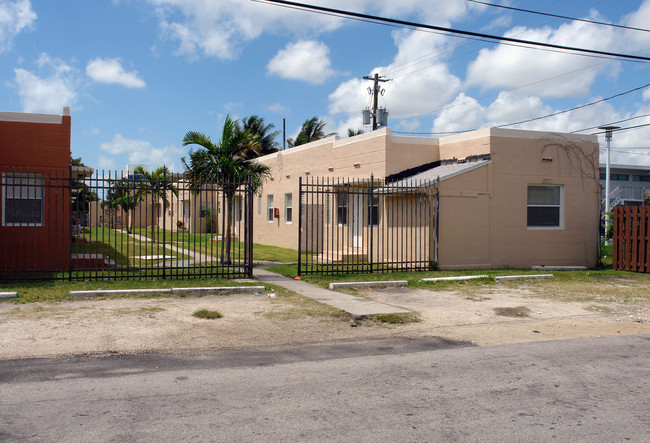 632-642 NE 85th St in Miami, FL - Building Photo - Building Photo