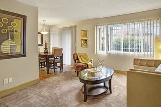 Whispering Cedars in Lynnwood, WA - Foto de edificio - Building Photo