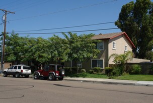 1025 Estes St in El Cajon, CA - Foto de edificio - Building Photo