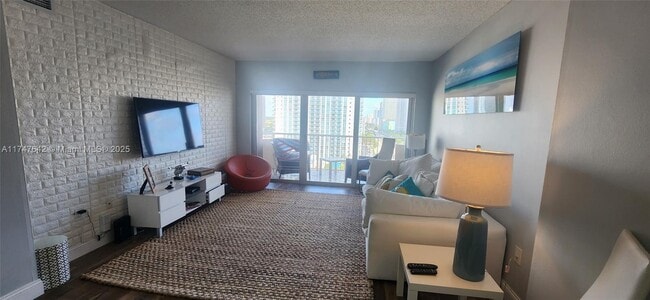1985 S Ocean Dr in Hallandale Beach, FL - Foto de edificio - Building Photo