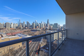 901 W Huron St, Unit #1115 in Chicago, IL - Foto de edificio - Building Photo