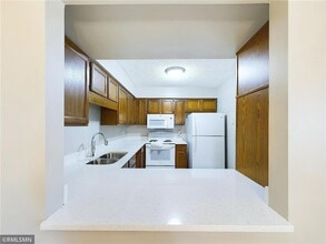 9343 Ranchview Ln N in Maple Grove, MN - Building Photo - Building Photo