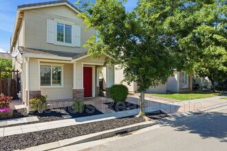 651 N Andalusia Way in Tracy, CA - Building Photo - Building Photo